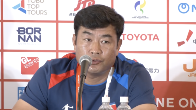 [사진] 북한여자축구대표팀 박성진 감독