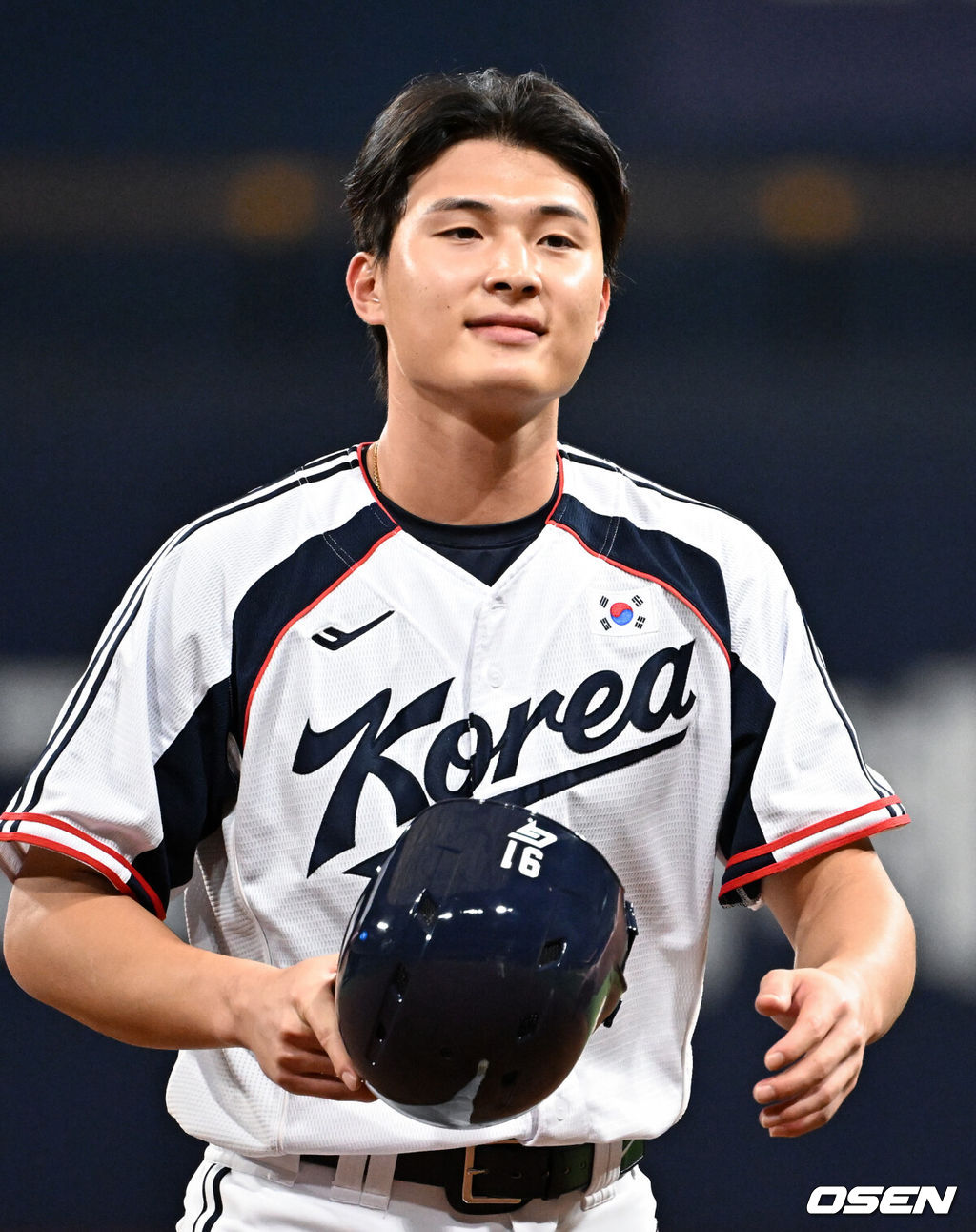 류지현 감독이 이끄는 2026 아이치·나고야 아시안게임 야구 대표팀이 17일 오후 서울 고척스카이돔에서 상무와의 연습경기를 가졌다.야구 대표팀은 오는 18일 나고야로 이동한 뒤 21일 B조 조별예선 대만전, 22일 홍콩전, 23일 태국전을 치른 뒤 25일부터 26일까지 슈퍼라운드를 거쳐 27일 메달 결정전을 펼친다. 6회말 2사 만루에서 대표팀 윤동희가 2타점 적시타를 날렸다. 이닝 교대를 위해 더그아웃으로 향하는 윤동희. 2026.09.17 /cej@osen.co.kr