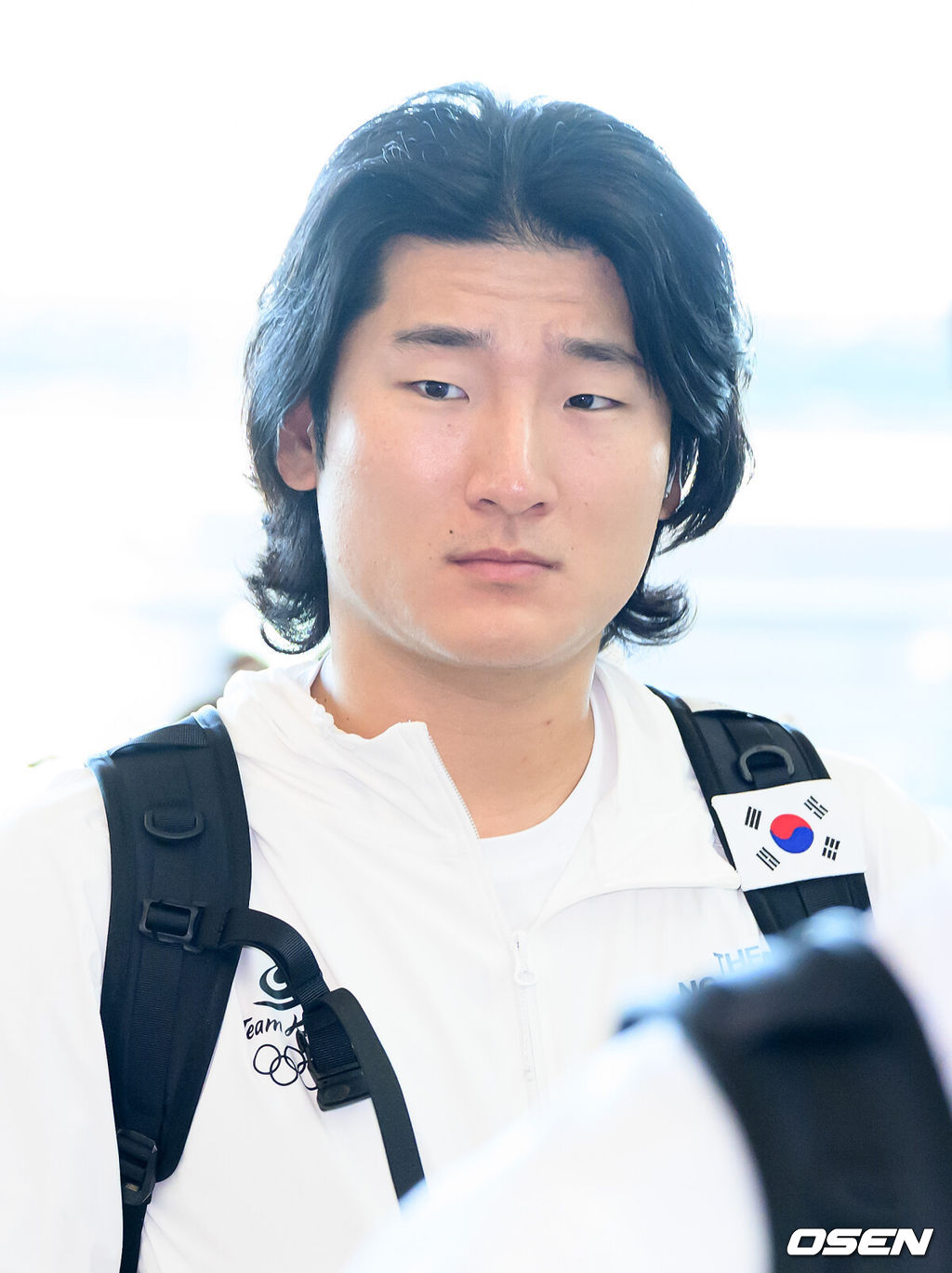 류지현 감독이 이끄는 한국 야구대표팀이 18일 오전 인천국제공항을 통해 출국했다.결전지인 일본 나고야로 향하는 대표팀은 19일과 20일 현지 적응 훈련을 거쳐 21일 대만과 조별예선 1차전을 치른다.곽빈이 출국장으로 이동하고 있다. 2026.09.18 /sunday@osen.co.kr
