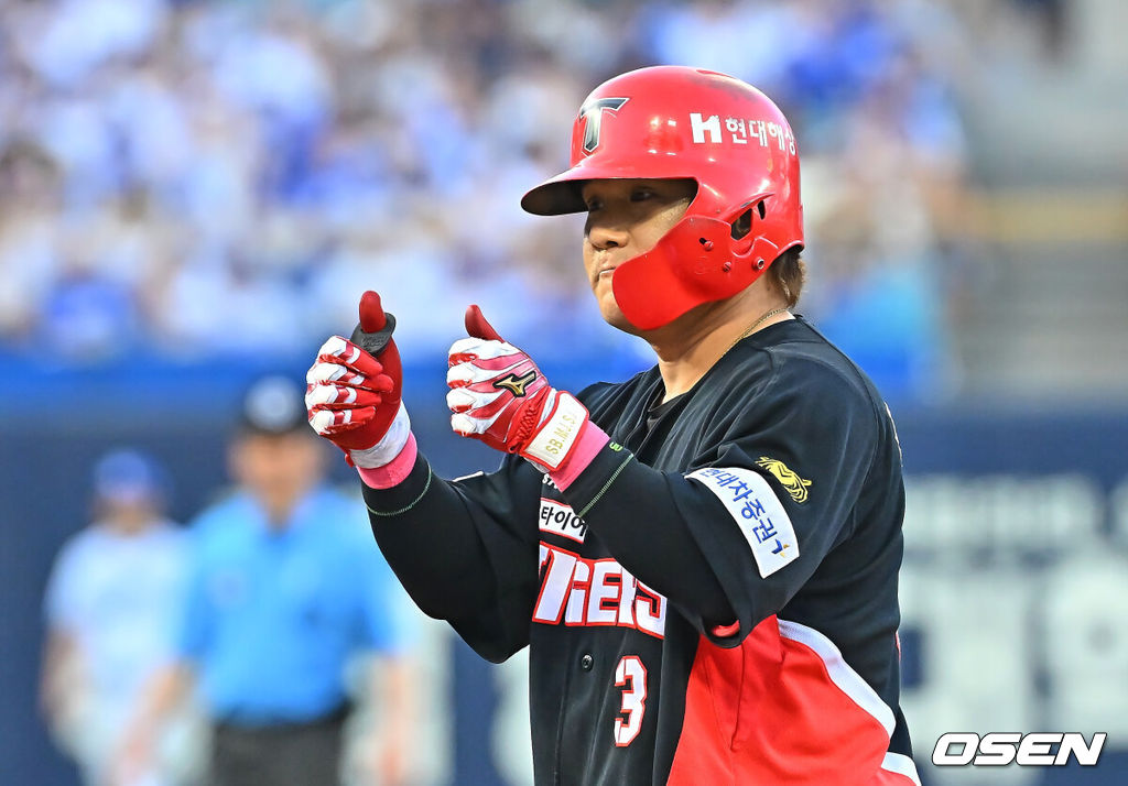 30일 대구삼성라이온즈파크에서 2026 신한 SOL KBO 리그 삼성 라이온즈와 KIA 타이거즈의 경기가 열렸다. 홈팀 삼성은 페덱이, 방문팀 KIA는 네일이 선발 출전했다. KIA 타이거즈 김선빈이 2회초 무사 1,2루 우익수 앞 1타점 안타를 치고 세리머니를 하고 있다. 2026.07.30 / foto0307@osen.co.kr