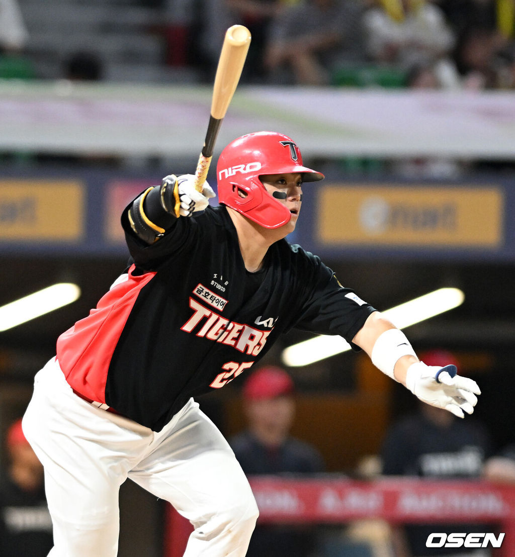 18일 인천 SSG랜더스필드에서 2026 신한 SOL KBO리그 SSG 랜더스와 KIA 타이거즈의 경기가 열렸다.이날 SSG은 해치, KIA는 네일을 선발로 내세웠다.8회초 1사 만루에서 KIA 한준수가 우월 2타점 적시 2루타를 치고 있다. 2026.07.18 /sunday@osen.co.kr