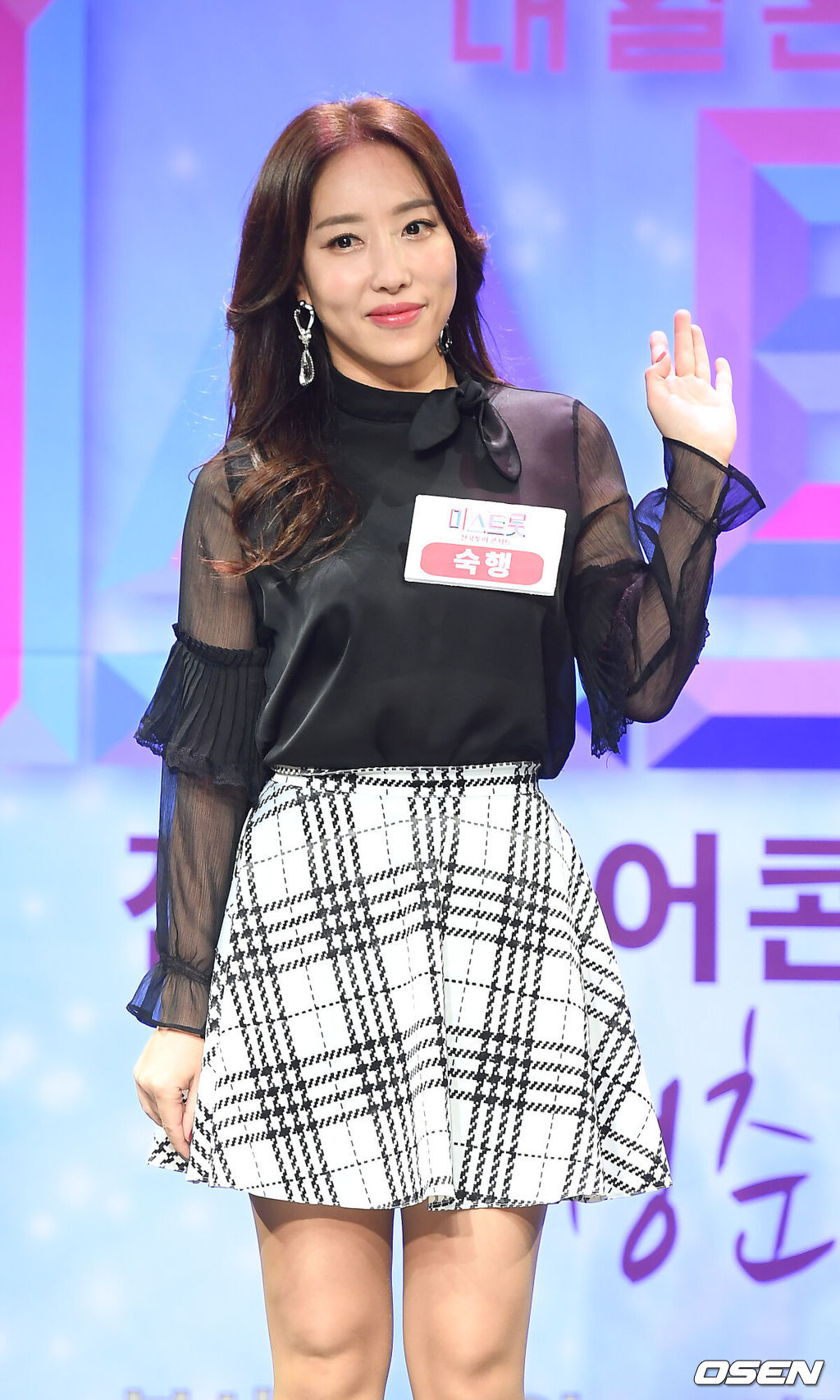 '미스트롯' 전국투어 콘서트 시즌2 제작발표회가 28일 오후 서울 플랫폼창동61 레드박스에서 진행됐다.숙행이 포토타임을 갖고 있다. /youngrae@osen.co.kr