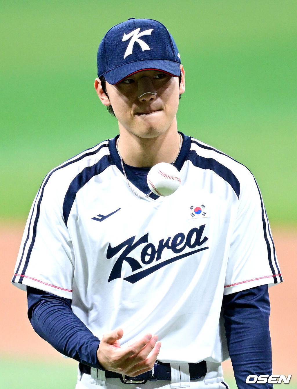 류지현 감독이 이끄는 2026 아이치·나고야 아시안게임 야구 대표팀이 15일 오후 서울 고척스카이돔에서 소집 첫 공식 훈련을 가졌다.야구 대표팀은 오는 18일 나고야로 이동한 뒤 21일 B조 조별예선 대만전, 22일 홍콩전, 23일 태국전을 치른 뒤 25일부터 26일까지 슈퍼라운드를 거쳐 27일 메달 결정전을 펼친다. 야구 대표팀 김도영이 수비 훈련에 나서고 있다. 2026.09.15 / dreamer@osen.co.kr