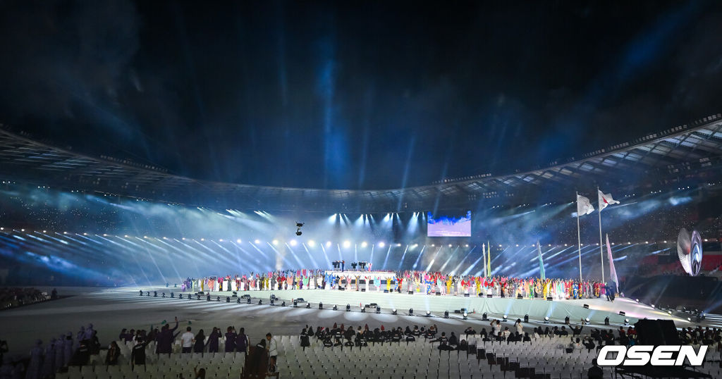 19일 일본 나고야 미즈호공원 육상경기장에서 제20회 일본 아이치·나고야 아시안게임 개막식이 진행됐다. 아이치·나고야 아시안게임 개회식에서 한국 선수단은 김동용·신유빈을 기수로 9개 종목 50명이 참가해 영문 국가명 순서에 따라 16번째로 입장한다. 아시안게임은 오는 10월 4일까지 열린다. 개막식 피날레 무대가 펼쳐지고 있다. 2026.09.19 / soul1014@osen.co.kr
