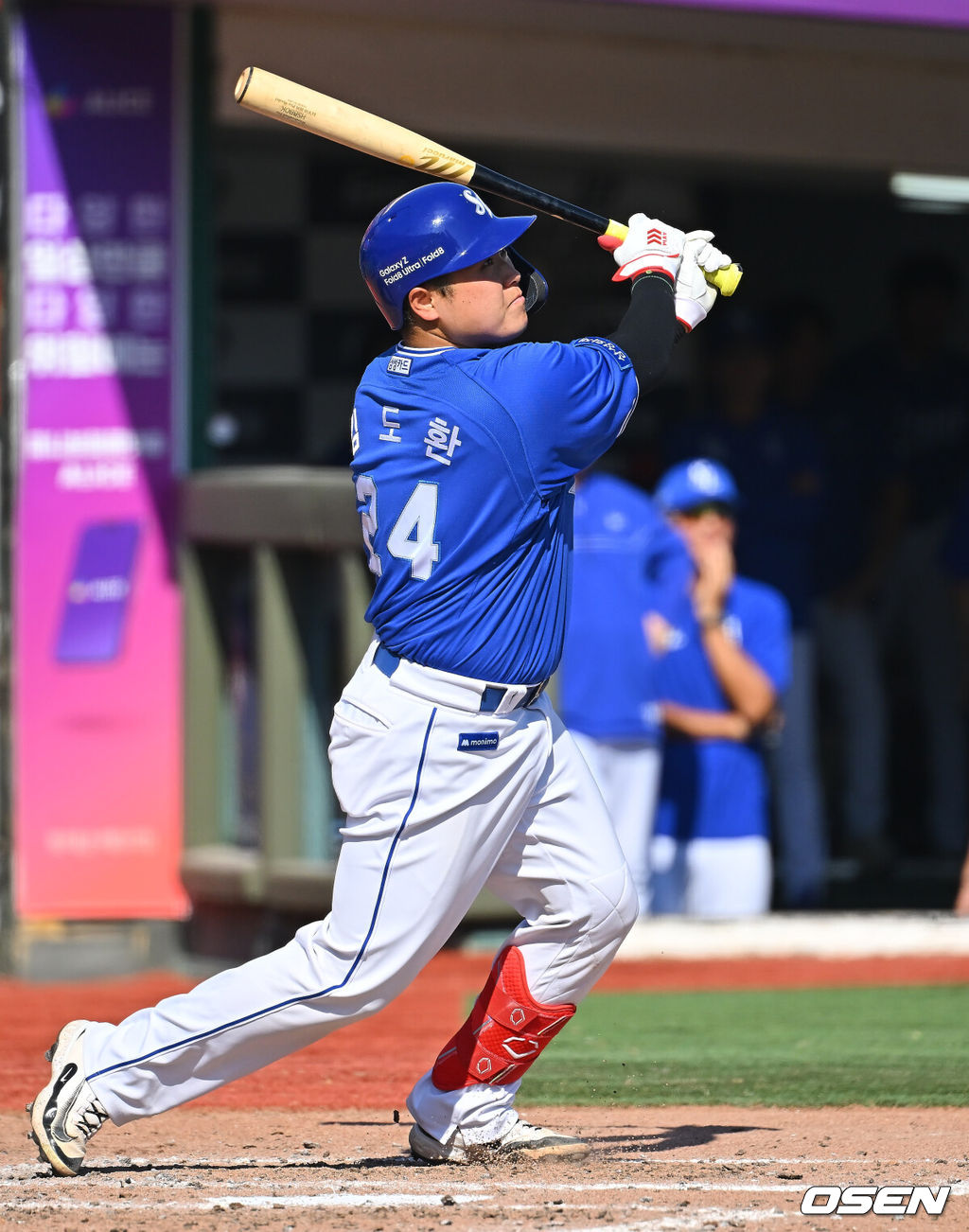20일 부산 사직야구장에서 2026 신한 SOL KBO 리그 롯데 자이언츠와 삼성 라이온즈의 경기가 열렸다. 홈팀 롯데는 김태균이, 방문팀 삼성은 원태인이 선발 출전했다.삼성 라이온즈 김도환이 4회초 2사 중월 솔로 홈런을 치고 있다. 2026.09.20 / foto0307@osen.co.kr