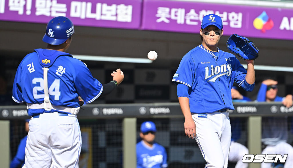 20일 부산 사직야구장에서 2026 신한 SOL KBO 리그 롯데 자이언츠와 삼성 라이온즈의 경기가 열렸다. 홈팀 롯데는 김태균이, 방문팀 삼성은 원태인이 선발 출전했다.삼성 라이온즈 원태인이 4회말 1사 만루 롯데 자이언츠 나승범에게 1타점 안타를 맞고 아쉬워하고 있다. 2026.09.20 / foto0307@osen.co.kr