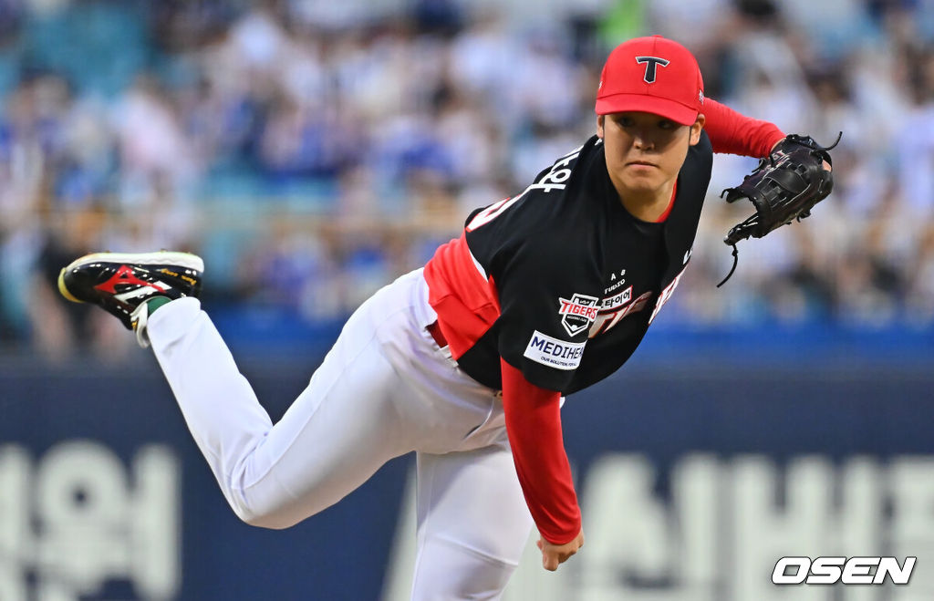 8일 대구삼성라이온즈파크에서 2026 신한 SOL KBO 리그 삼성 라이온즈와 KIA 타이거즈의 경기가 열렸다. 홈팀 삼성은 최원태가, 방문팀 KIA는 시라카와가 선발 출전했다. KIA 타이거즈 선발 투수 시라카와가 역투하고 있다. 2026.09.08 / foto0307@osen.co.kr