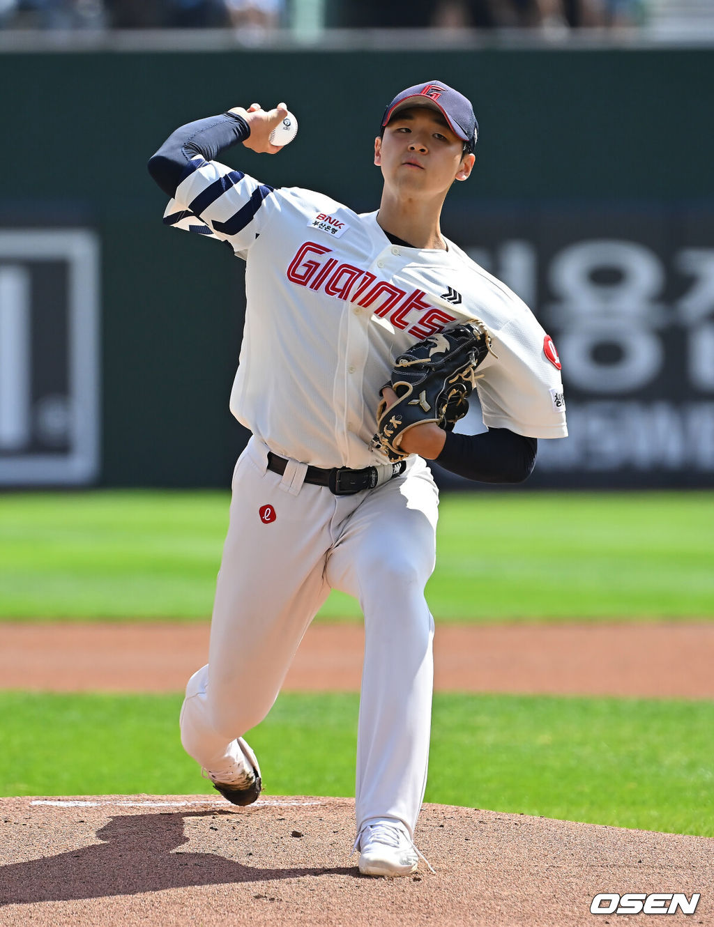 20일 부산 사직야구장에서 2026 신한 SOL KBO 리그 롯데 자이언츠와 삼성 라이온즈의 경기가 열렸다. 홈팀 롯데는 김태균이, 방문팀 삼성은 원태인이 선발 출전했다.롯데 자이언츠 선발 투수 김태균이 역투하고 있다. 2026.09.20 / foto0307@osen.co.kr