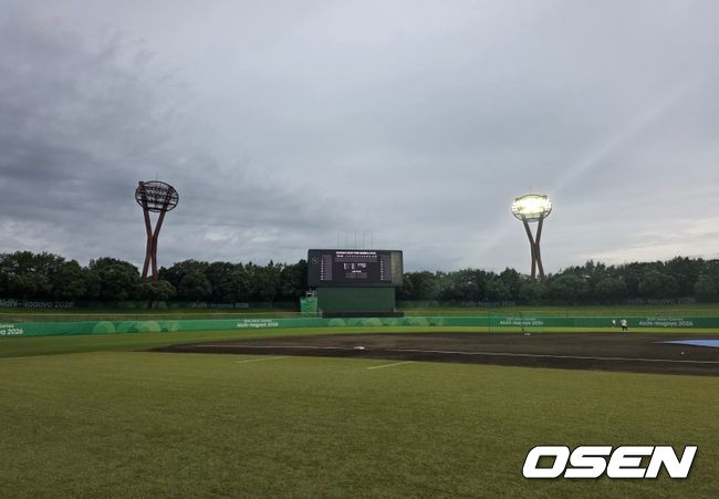 오카자키 야구장의 좌측 외야 쪽 조명이 켜지지 않고 있다 / backlight@osen.co.kr