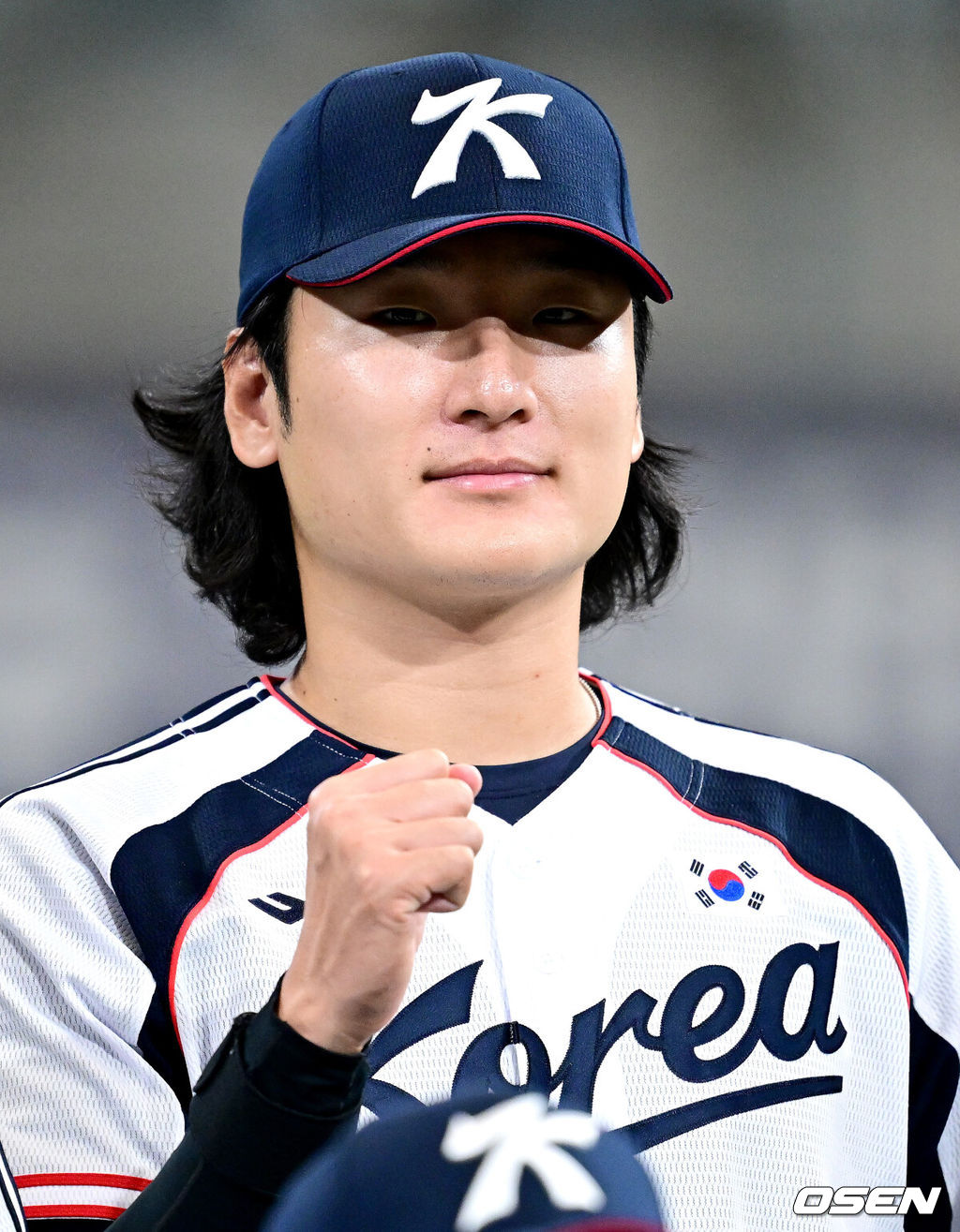 류지현 감독이 이끄는 2026 아이치·나고야 아시안게임 야구 대표팀이 15일 오후 서울 고척스카이돔에서 소집 첫 공식 훈련을 가졌다.야구 대표팀은 오는 18일 나고야로 이동한 뒤 21일 B조 조별예선 대만전, 22일 홍콩전, 23일 태국전을 치른 뒤 25일부터 26일까지 슈퍼라운드를 거쳐 27일 메달 결정전을 펼친다. 야구 대표팀 곽빈을 비롯한 선수들이 기념촬영을 하고 있다. 2026.09.15 / dreamer@osen.co.kr