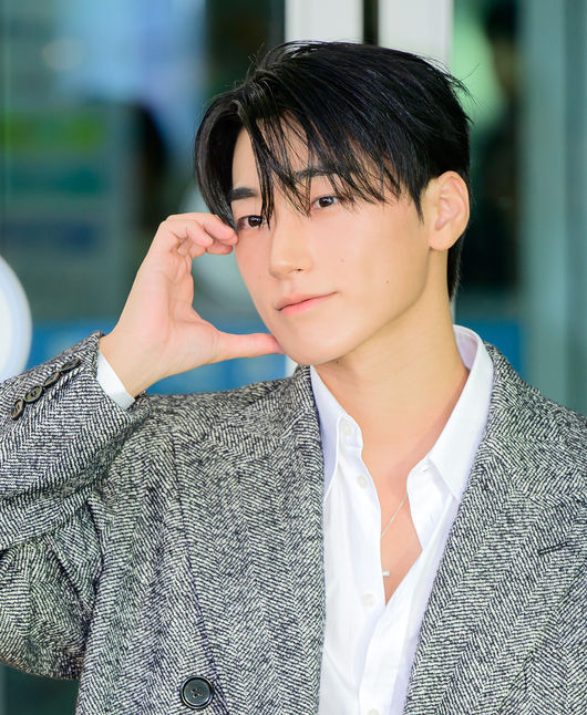 에이티즈 산이 21일 해외 일정에 참석하기 위해 인천국제공항을 통해 이탈리아 밀라노로 출국했다.산은 럭셔리 브랜드 행사에 참석할 예정이다. 에이티즈 산이 출국장으로 향하고 있다. 2026.09.21 / jpnews@osen.co.kr