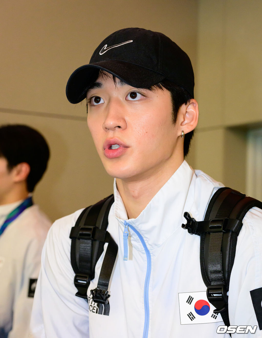 2026 아이치-나고야 아시안게임에서 금메달을 획득한 대한민국 남자농구대표팀이 21일 인천국제공항을 통해 입국했다.니콜라이스 마줄스 감독이 이끄는 대한민국 남자농구대표팀은 20일 일본 나고야 IG 아레나에서 열린 2026 아이치·나고야 아시안게임 남자농구 결승에서 개최국 일본을 65-57로 꺾었다. 2014 인천 아시안게임 이후 12년 만의 정상 탈환이다. 한국은 아시안게임 역사상 처음으로 성사된 남자농구 결승 한일전에서 개최국 일본을 제압하며 통산 다섯 번째 금메달을 목에 걸었다.농구대표팀 여준석이 인터뷰를 하고 있다. 2026.09.21 / jpnews@osen.co.kr