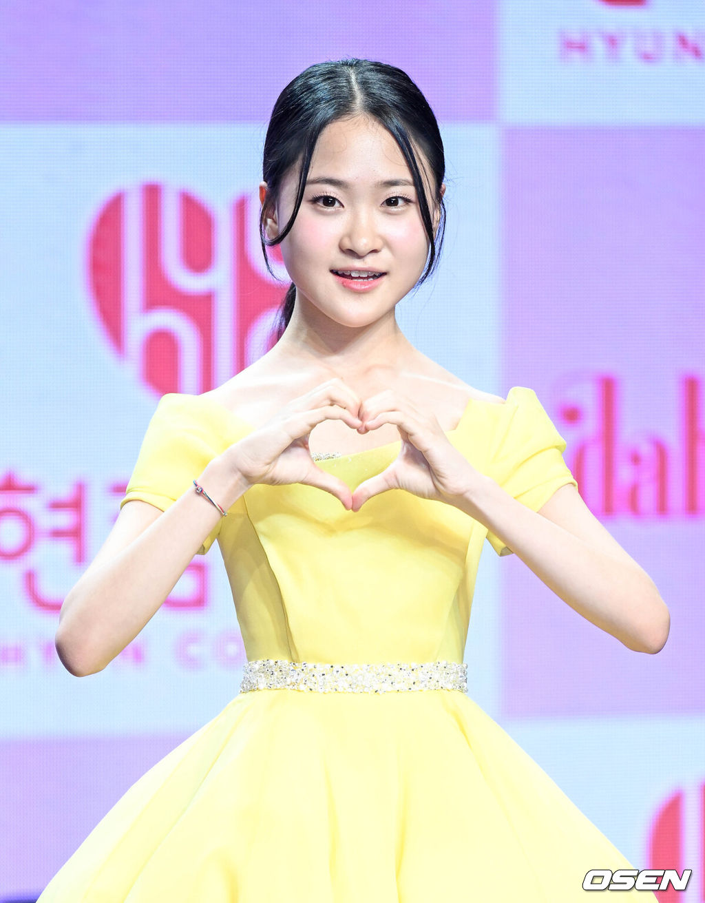 2일 오후 서울 강남구 일지아트홀에서 ‘국악트롯요정’ 김다현의 2집 정규앨범 ‘열 다섯’ 발매 기념 쇼케이스가 열렸다.김다현이 포즈를 취하고 있다. 2023.02.02 /cej@osen.co.kr