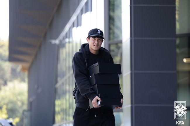 [사진] 김민재의 소집패션 / 축구협회 