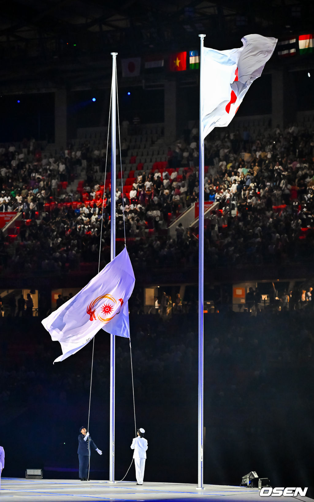 19일 일본 나고야 미즈호공원 육상경기장에서 제20회 일본 아이치·나고야 아시안게임 개막식이 진행됐다. 아이치·나고야 아시안게임 개회식에서 한국 선수단은 김동용·신유빈을 기수로 9개 종목 50명이 참가해 영문 국가명 순서에 따라 16번째로 입장한다. 아시안게임은 오는 10월 4일까지 열린다. 아시아올림픽평의회(OCA)기가 게양되고 있다.     2026.09.19 / soul1014@osen.co.kr