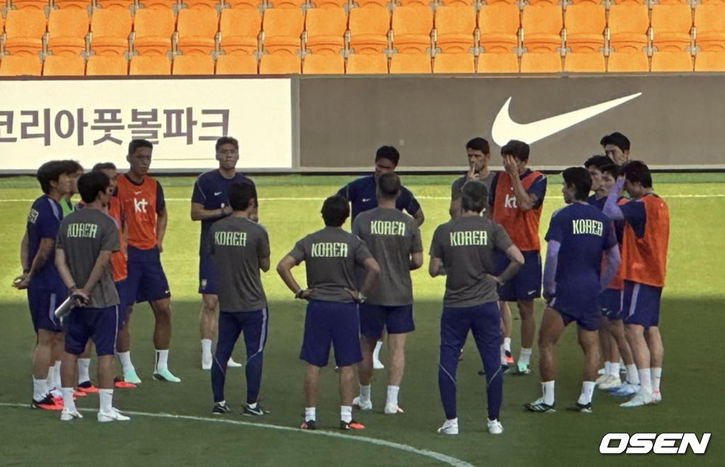 [사진] 훈련을 마친 대표팀 / 서정환 기자 