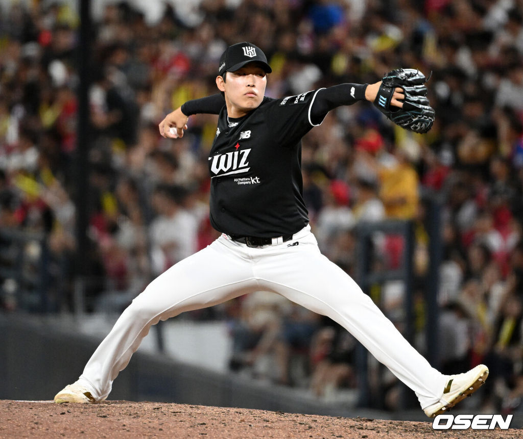 4일 광주-기아 챔피언스필드에서 2026 신한 SOL KBO리그 KIA 타이거즈와 KT 위즈의 경기가 열렸다.이날 KIA는 배제성, KT는 올러를 선발로 내세웠다.7회말 KT 김정운이 역투하고 있다. 2026.09.04 /sunday@osen.co.kr