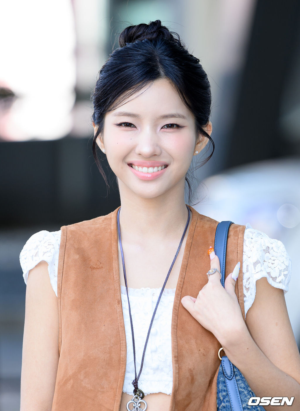 그룹 아이들 소연이 16일 서울 목동 SBS에서 SBS 파워FM '두시탈출 컬투쇼’ 게스트로 출연했다.소연은 지난 7일 첫 솔로 정규 앨범 '끝내주는 인생'을 발매하고, 미니 1집 'Windy' 이후 5년 2개월 만에 솔로 활동에 나섰다.소연이 포즈를 취하고 있다. 2026.09.16 /sunday@osen.co.kr