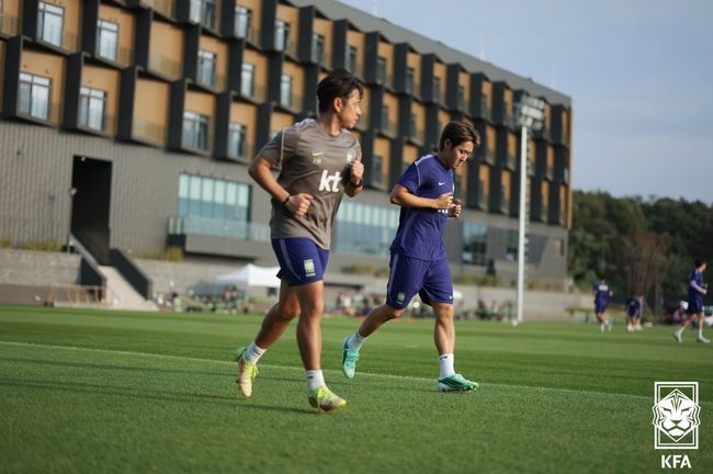 [사진] 따로 러닝훈련을 하는 이강인 / 축구협회