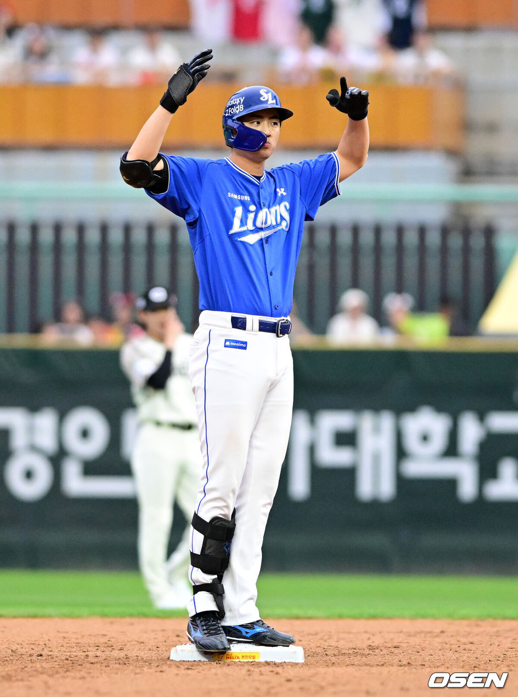 24일 인천 SSG랜더스필드에서 ‘2026 신한은행 SOL Bank KBO리그’ SSG 랜더스와 삼성 라이온즈의 경기가 열렸다.SSG은 김민준, 삼성은 후라도를 선발로 내세웠다.3회초 무사 1루에서 삼성 구자욱이 선제 1타점 우중간 적시 2루타를 날리며 기뻐하고 있다. 2026.09.24 / jpnews@osen.co.kr