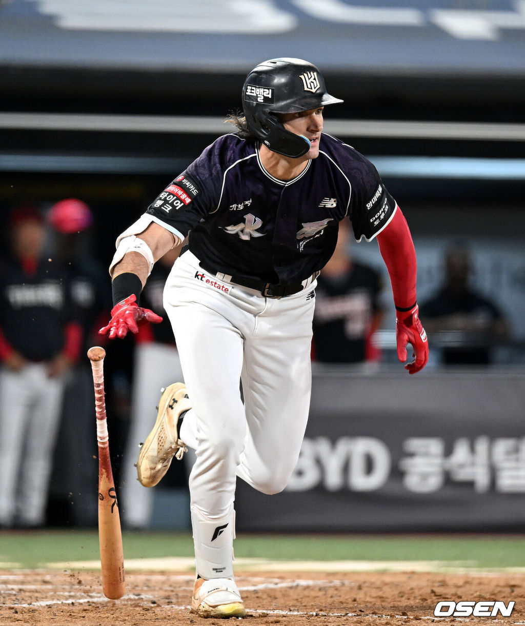 12일 수원 KT위즈파크에서 2026 신한 SOL KBO리그 KT 위즈와 KIA 타이거즈의 경기가 열렸다.KT는 대니엘, KIA는 네일을 선발로 내세웠다.7회말 1사 1루에서 KT 힐리어드가 우전 안타를 치고 있다. 2026.09.12 /sunday@osen.co.kr