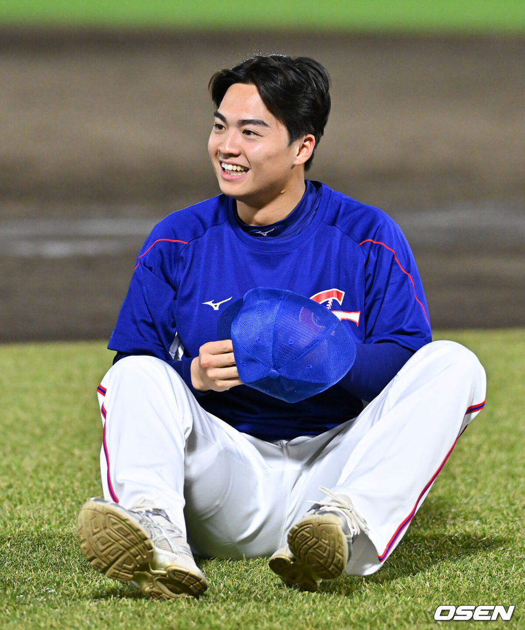 류지현호가 에이스 곽빈을 앞세워 운명의 조별예선 첫 경기를 완승으로 장식했다. 류지현 감독이 이끄는 한국 야구대표팀은 21일 일본 아이치현 오카자키 중앙종합공원 야구장에서 열린 2026 아이치-나고야 아시안게임 대만과 B조 조별예선 1차전에서 5-0으로 승리했다.경기종료 후 대만 왕옌청이 미소 짓고 있다.    2026.09.21 / soul1014@osen.co.kr