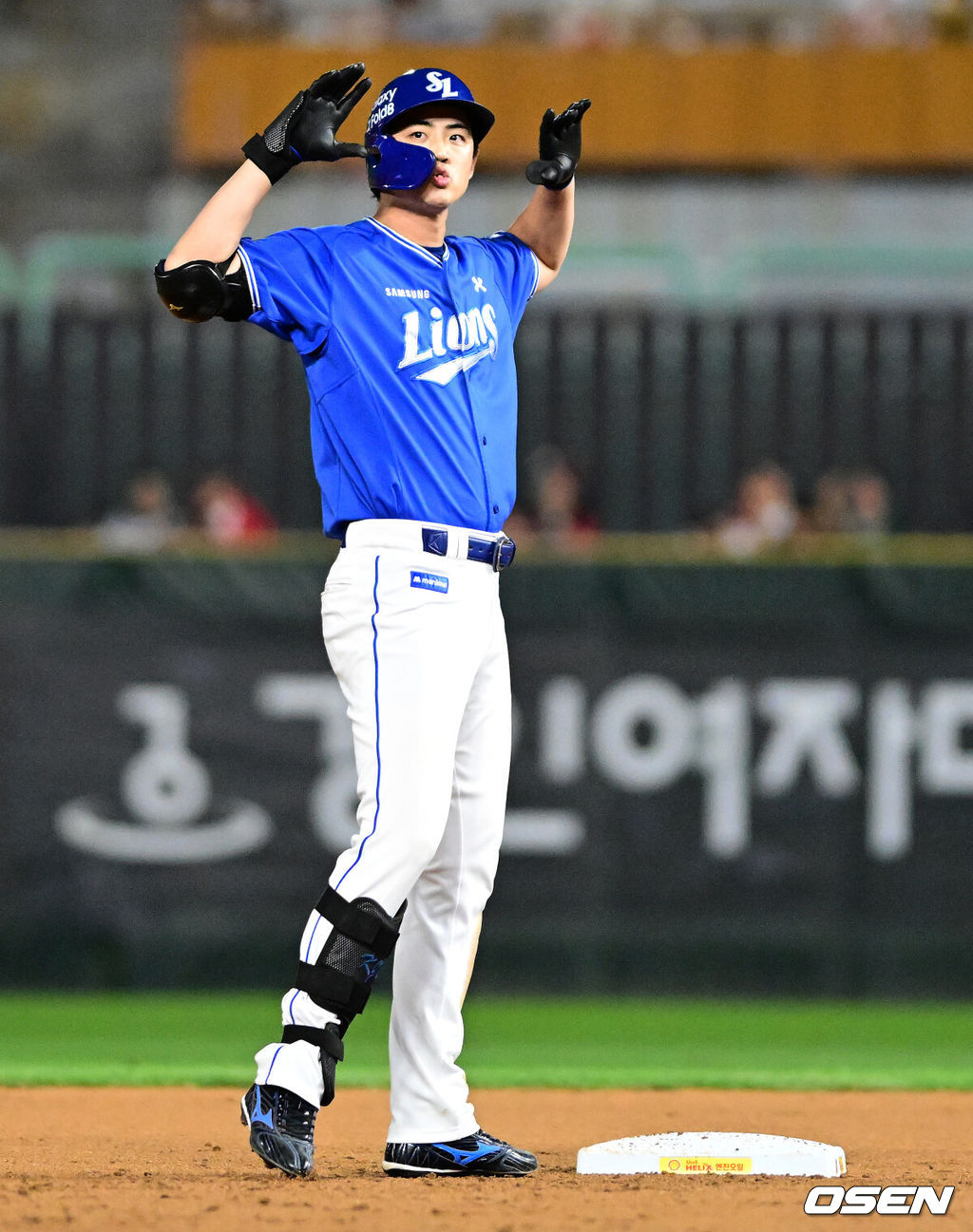 24일 인천 SSG랜더스필드에서 ‘2026 신한은행 SOL Bank KBO리그’ SSG 랜더스와 삼성 라이온즈의 경기가 열렸다.SSG은 김민준, 삼성은 후라도를 선발로 내세웠다.7회초 1사 만루에서 삼성 구자욱이 우익선상 2타점 적시 2루타를 날리며 기뻐하고 있다. 2026.09.24 / jpnews@osen.co.kr