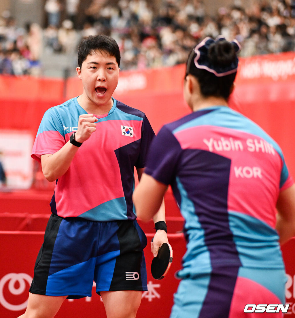 탁구 혼합 복식 '세계 랭킹 1위' 임종훈-신유빈 조가 4강에 진출했다. 임종훈-신유빈 조는 25일 일본 아이치현 스카이홀 도요타에서 열린 린윤주-쳉이칭 조(대만)와의 2026년 아이치-나고야 아시안게임 탁구 혼합 복식 8강전에서 세트스코어 3대2(11-7, 10-12, 11-8, 5-11, 12-10)로 이기며 4강에 올랐다. 임종훈이 득점 후 기뻐하고 있다. 2026.09.24 / soul1014@osen.co.kr