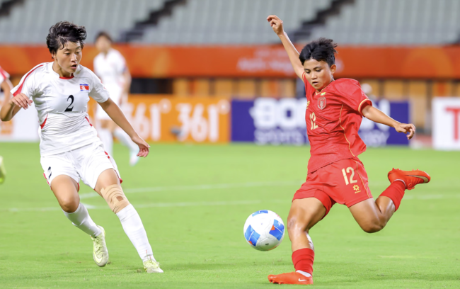 [사진] 북한여자축구팀 / AG조직위