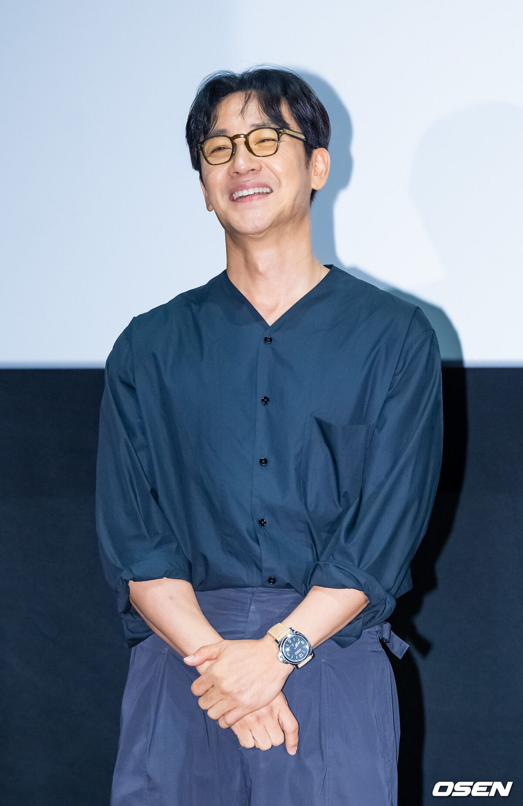 14일 오후 서울 코엑스 메가박스에서 영화 '마지막 숙제' 가족시사회 및 무대인사가 진행됐다.'마지막 숙제'는 임시 담임이 된 교사와 각자 색으로 마지막 숙제를 완성해가는 아이들 이야기로 성매매 혐의에 대해 벌금 100만원 약식기소 처분을 받은 후 활동을 중단했던 배우 엄태웅의 복귀작이다.배우 엄태웅이 미소 짓고 있다 2025.08.14 / soul1014@osen.co.kr