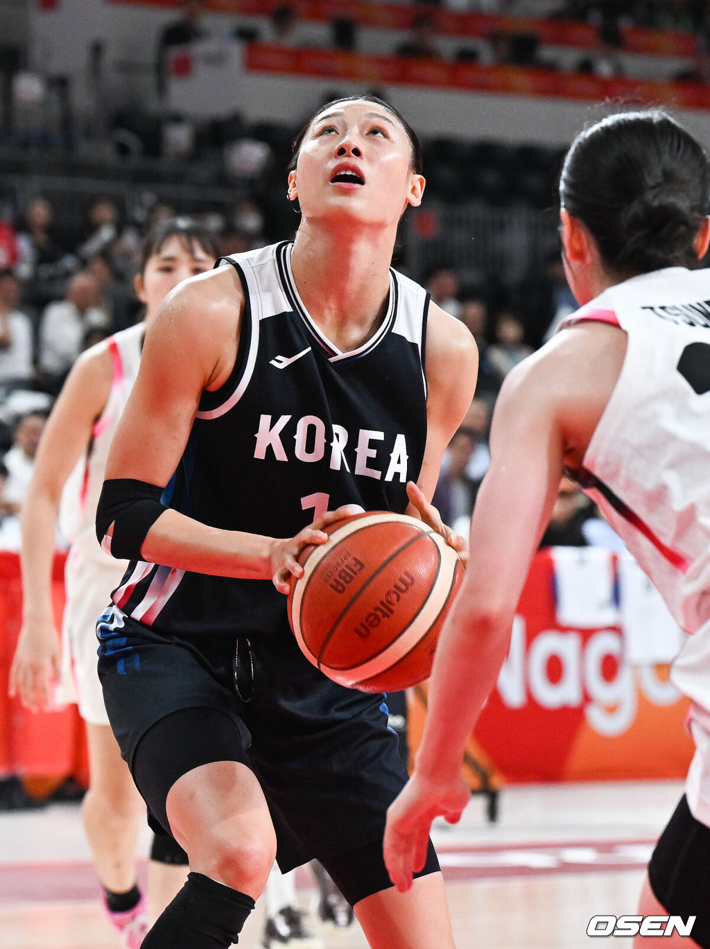  26일 일본 나고야 IG 아레나에서 '2026 아이치·나고야 아시안게임' 여자농구 대한민국과 일본의 결승전이 진행됐다한국 여자 농구가 아시안게임 결승에 진출한 것은 금메달을 따냈던 2014년 인천 대회 이후 12년 만이다.3쿼터 이해란이 골밑슛을 성공시키고 있다.  2026.09.26 / soul1014@osen.co.kr
