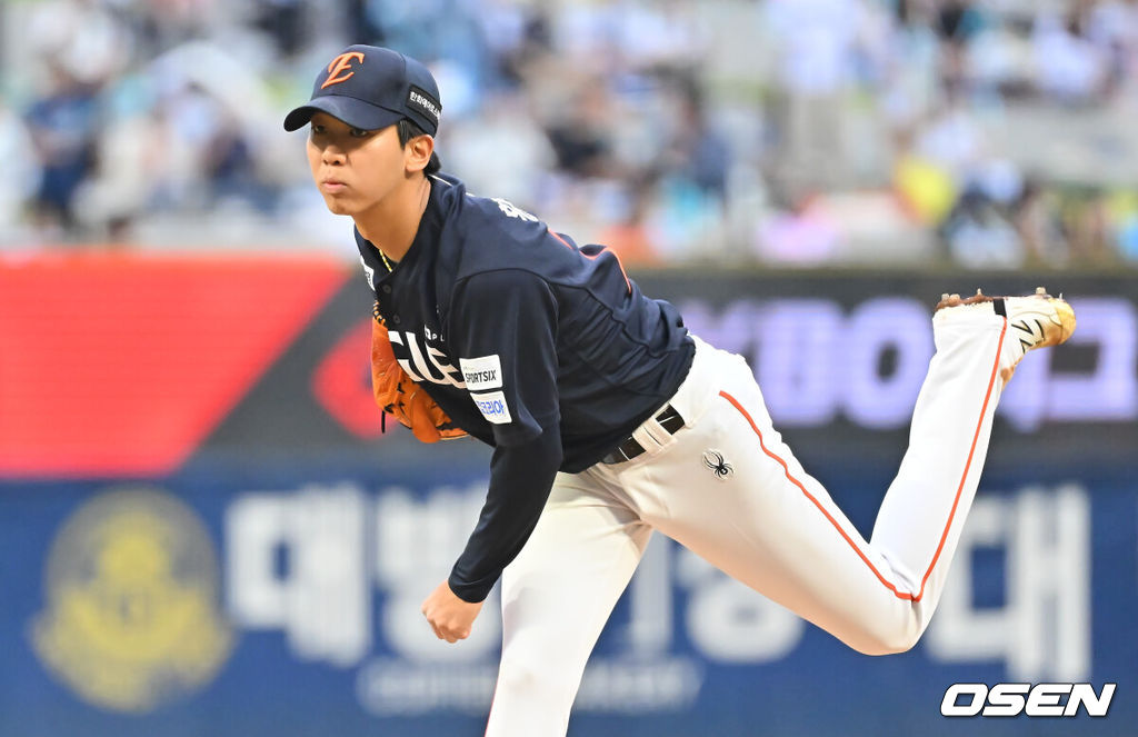 26일 창원NC파크에서 2026 신한 SOL KBO 리그 NC 다이노스와 한화 이글스의 경기가 열렸다. 홈팀 NC는 토다가, 방문팀 한화는 황준서가 선발 출전했다. 한화 이글스 선발투수 황준서가 역투하고 있다. 2026.09.26 / foto0307@osen.co.kr