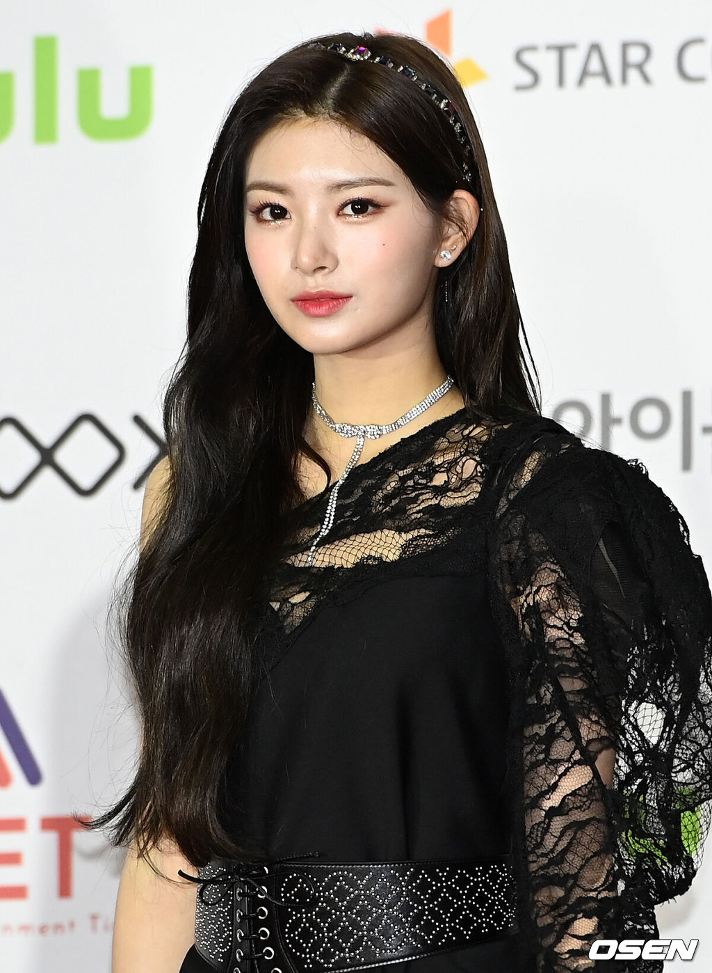 2일 오후 서울 강서구 KBS 아레나홀에서 2021 Asia Artist Awards(2021 AAA) 레드카펫 행사가 열렸다. 에버글로우 이런이 포즈를 취하고 있다. 2021.12.02 /cej@osen.co.kr