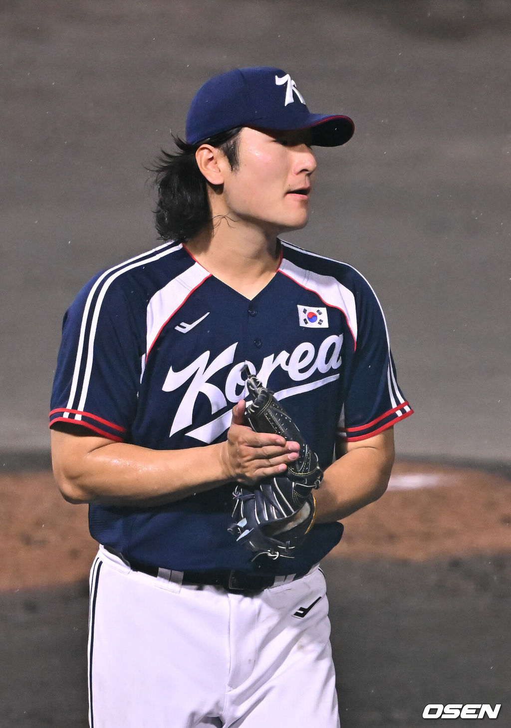 27일 일본 아이치현 도요하시 시민구장에서 '2026 아이치·나고야 아시안게임' 야구 결승전 한국과 일본의 경기가 진행됐다. 한국 야구대표팀은 조별리그 대만전 승리와 슈퍼라운드 1승 1패로 결승에 진출했다. 슈퍼라운드에서 0-5로 패했던 일본과 재대결. 대표팀이 승리할 경우 아시안게임 5연패를 달성한다.1회말  무실점으로 일본 공격을 막아낸 곽빈이 박수를 치며 기뻐하고 있다 . 2026.09.27 / soul1014@osen.co.kr