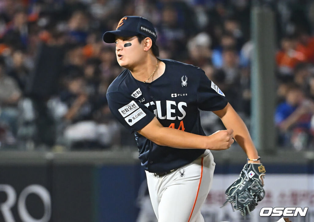 27일 부산 사직야구장에서 2026 신한 SOL KBO 리그 롯데 자이언츠와 한화 이글스의 경기가 열렸다. 홈팀 롯데는 나균안이, 방문팀 한화는 이상규가 선발 출전했다.한화 이글스 김서현이 역투하고 있다. 2026.09.27 / foto0307@osen.co.kr