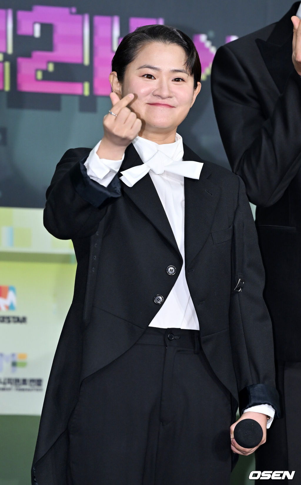 16일 오후 서울 잠실 실내체육관에서 ‘2022 KBS 가요대축제:Y2K’ 레드카펫 행사가 진행됐다.MC 김신영이 무대 위에서 포즈를 취하고 있다. 2022.12.16 /rumi@osen.co.kr