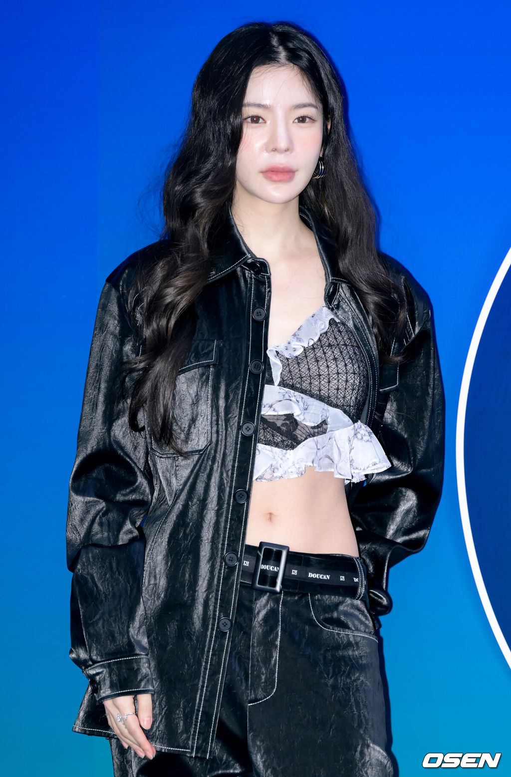 6일 서울 동대문디자인플라자(DDP)에서 '2026 F/W 서울패션위크' 두칸 패션쇼 및 포토월 행사가 진행됐다.2026 F/W 서울패션위크는 오는 8일까지 DDP를 중심으로 패션쇼(15개 브랜드), 트레이드쇼(92개 브랜드), 서울패션포럼, 시민참여 프로그램 등으로 꾸며진다. 가수 장재인이 포즈를 취하고 있다. 2026.02.06 /cej@osen.co.kr