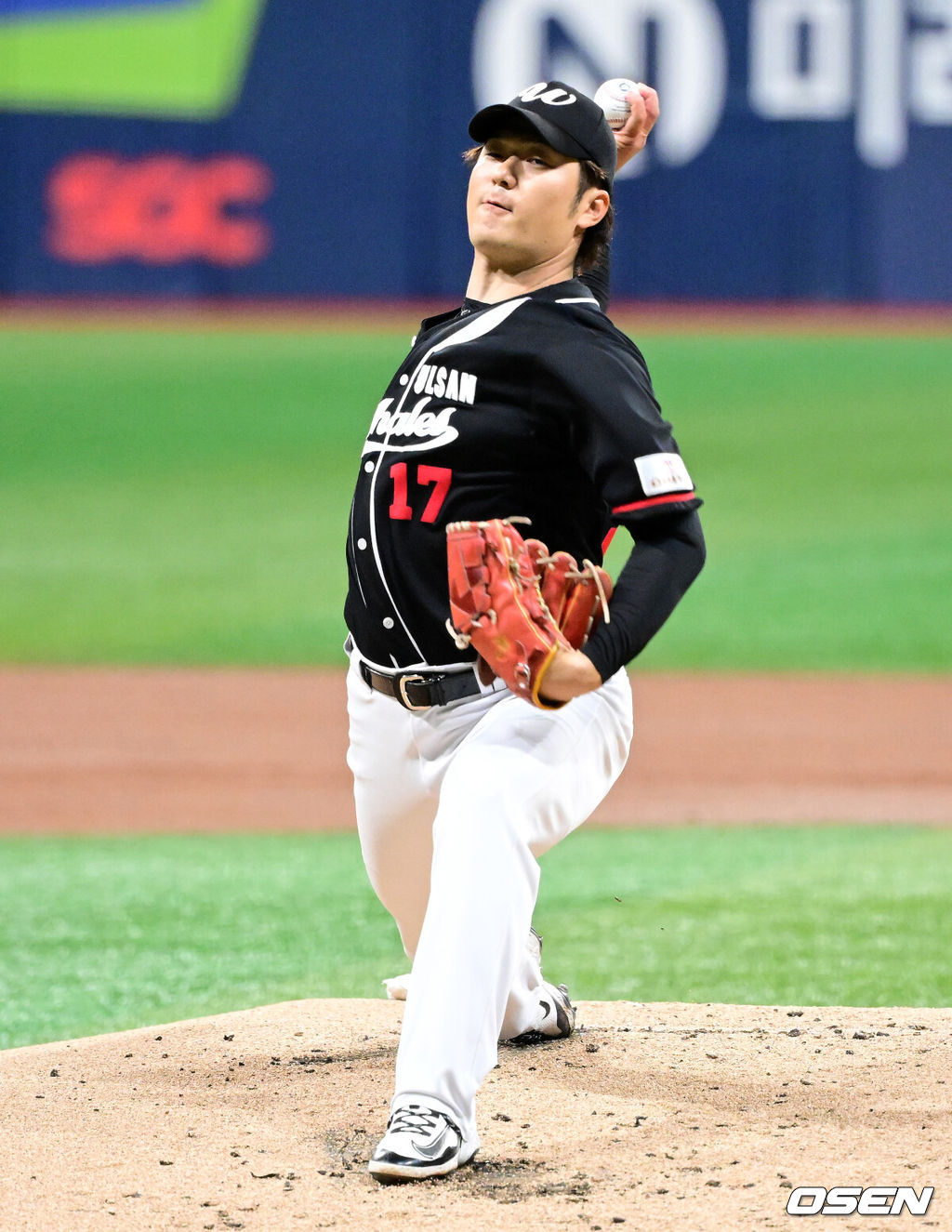 28일 서울 고척스카이돔에서 2026 KBO 퓨처스리그 챔피언 결정전 울산 웨일즈와 상무 피닉스의 경기가 열렸다.울산은 오카다, 상무는 김대호가 선발로 나섰다.1회말 울산 오카다가 역투하고 있다. 2026.09.28 / jpnews@osen.co.kr