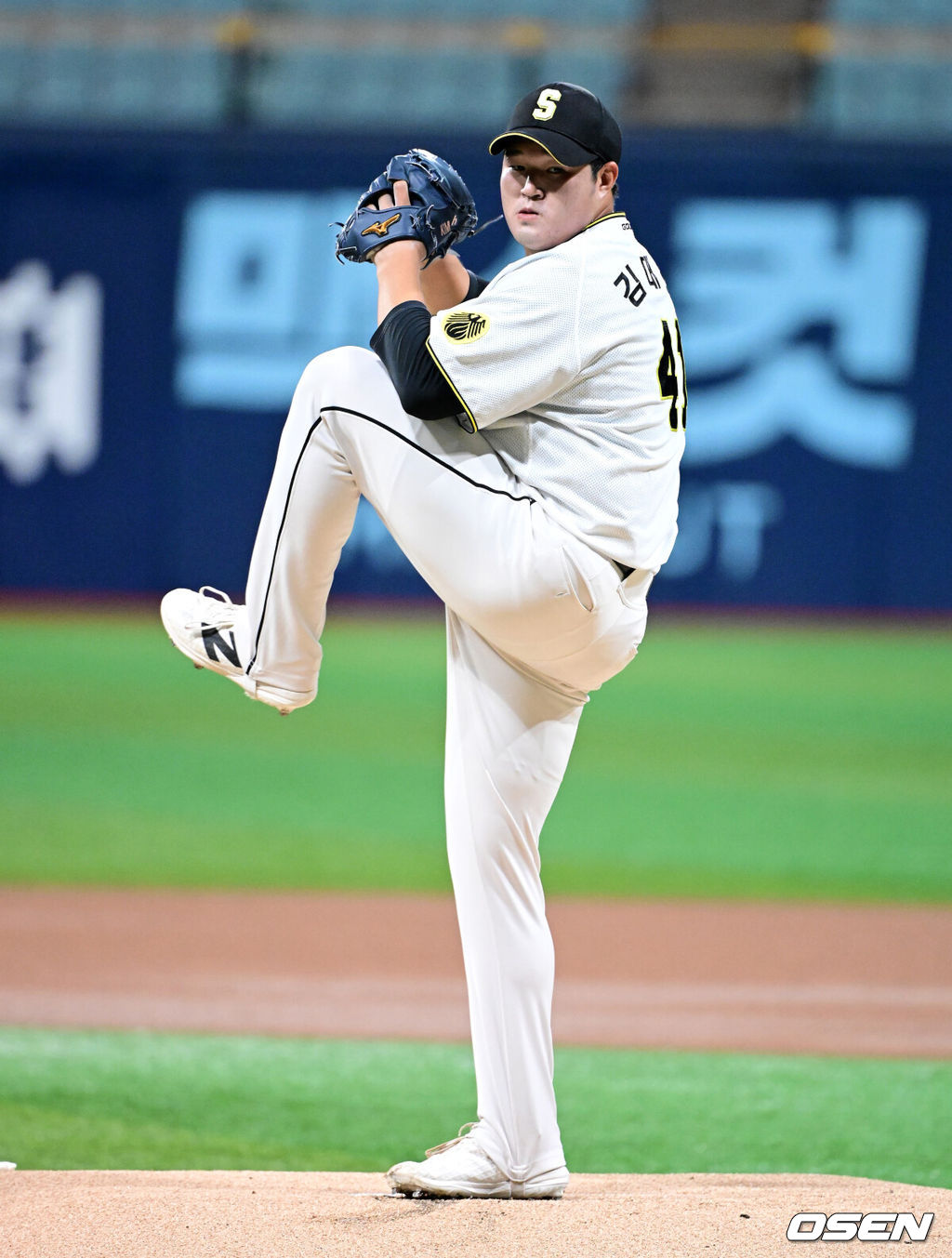 28일 서울 고척스카이돔에서 2026 KBO 퓨처스리그 챔피언 결정전 울산 웨일즈와 상무 피닉스의 경기가 열렸다.울산은 오카다, 상무는 김대호가 선발로 나섰다.1회초 상무 김대호가 역투하고 있다. 2026.09.28 / jpnews@osen.co.kr