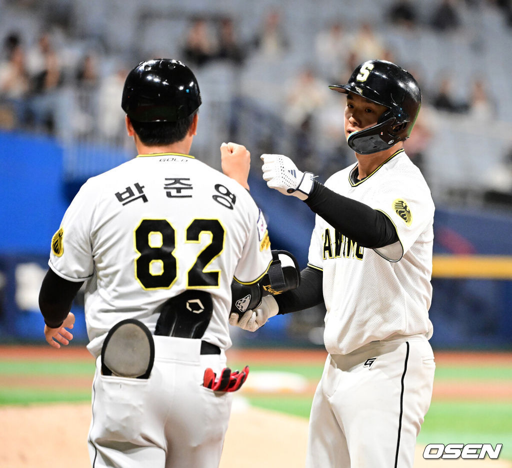 28일 서울 고척스카이돔에서 2026 KBO 퓨처스리그 챔피언 결정전 울산 웨일즈와 상무 피닉스의 경기가 열렸다.울산은 오카다, 상무는 김대호가 선발로 나섰다.7회말 2사 3루에서 상무 이태경이 1타점 적시타를 날리며 기뻐하고 있다. 2026.09.28 / jpnews@osen.co.kr