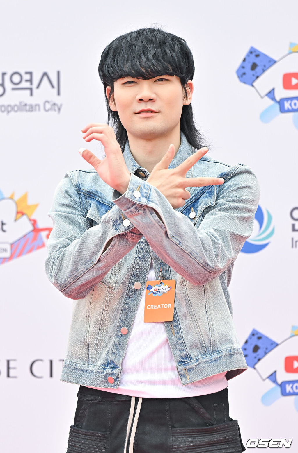 29일 오후 인천 영종도 인천파라다이스시티에서 유튜브 팬페스트 코리아 2024가 진행됐다.이날 행사에는 QWER (구독자 87.9만), 엔조이커플 (244만), Raon(라온) (450만), 너덜트 (188만), 메타코미디클럽 (73.9만), 줄리엔강 (37.1만) 등 한국을 대표하는 인기 아티스트와 크리에이터 20팀 이상이 참여한다.이날 레드카펫에서 닛몰캐쉬가 포즈를 취하고 있다. 2024.06.29 / soul1014@osen.co.kr