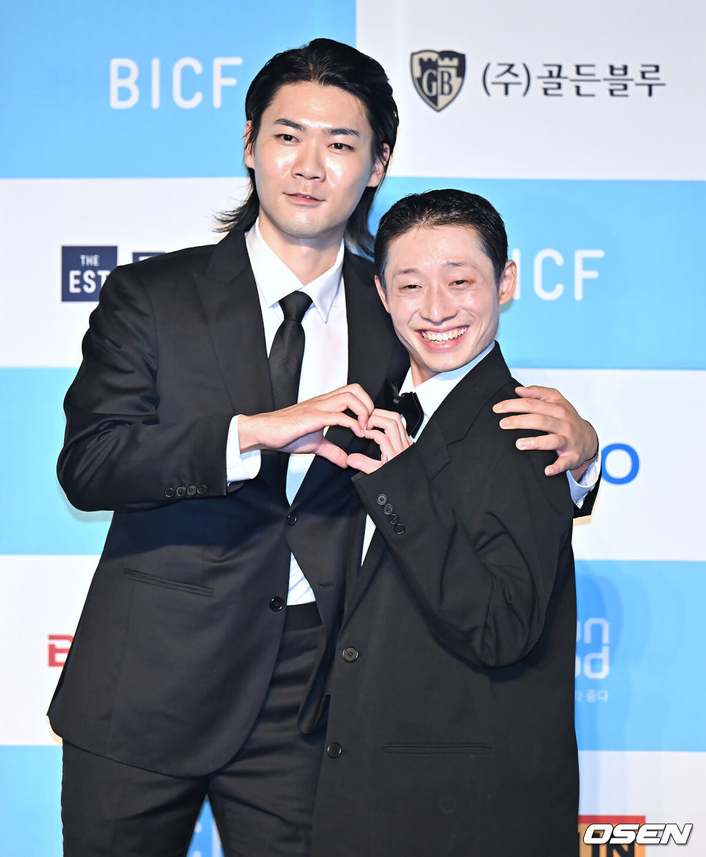 29일 부산  벡스코 오디토리움에서 제13회 부산국제코미디페스티벌(BICF) 개막식이 열렸다. 대한민국 최정상급 개그맨들과 9개국 해외 코미디언, 인기 유튜브 크리에이터들까지 100여명이 넘는 코미디언들을 만나볼 수 있다.닛몰캐쉬, 158이 블루카펫 행사에서 포즈를 취하고 있다. 2025.08.29 / foto0307@osen.co.kr