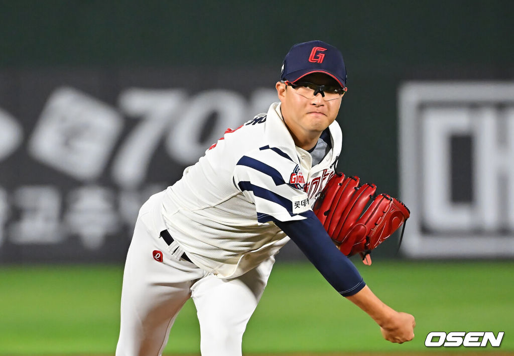 29일 부산 사직야구장에서 2026 신한 SOL KBO 리그 롯데 자이언츠와 키움 히어로즈의 경기가 열렸다. 홈팀 롯데는 박세웅이, 방문팀 키움은 전준표가 선발 출전했다.롯데 자이언츠 선발 투수 박세웅이 역투하고 있다. 2026.09.29 / foto0307@osen.co.kr