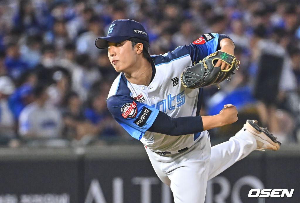 31일 부산 사직야구장에서 2026 신한 SOL KBO 리그 롯데 자이언츠와 삼성 라이온즈의 경기가 열렸다. 홈팀 롯데는 김진욱이, 방문팀 삼성은 원태인이 선발 출전했다.롯데 자이언츠 박정민이 역투하고 있다. 2026.07.31 / foto0307@osen.co.kr