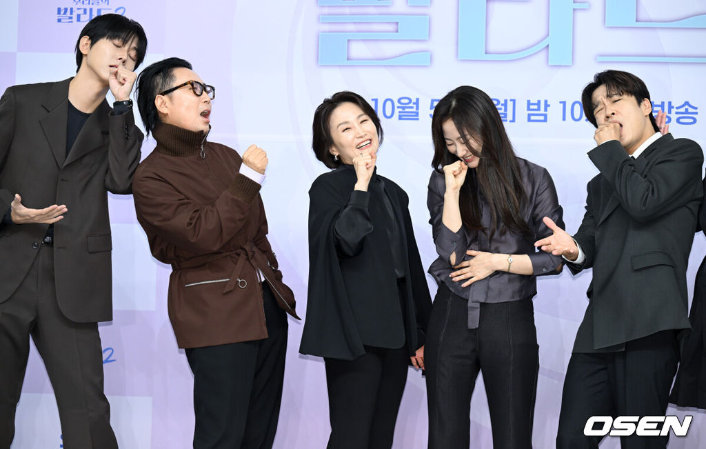 SBS 오디션 프로젝트 ‘우리들의 발라드2’ 제작발표회가 30일 서울 양천구 목동 SBS에서 열렸다.'우리들의 발라드 2'는 대한민국을 발라드 열풍으로 물들였던 '우리들의 발라드'의 두 번째 시즌이다. 주우재, 정재형, 박경림, 안정현PD, 차태현이 포즈를 취하고 있다. 2026.09.30 /cej@osen.co.kr