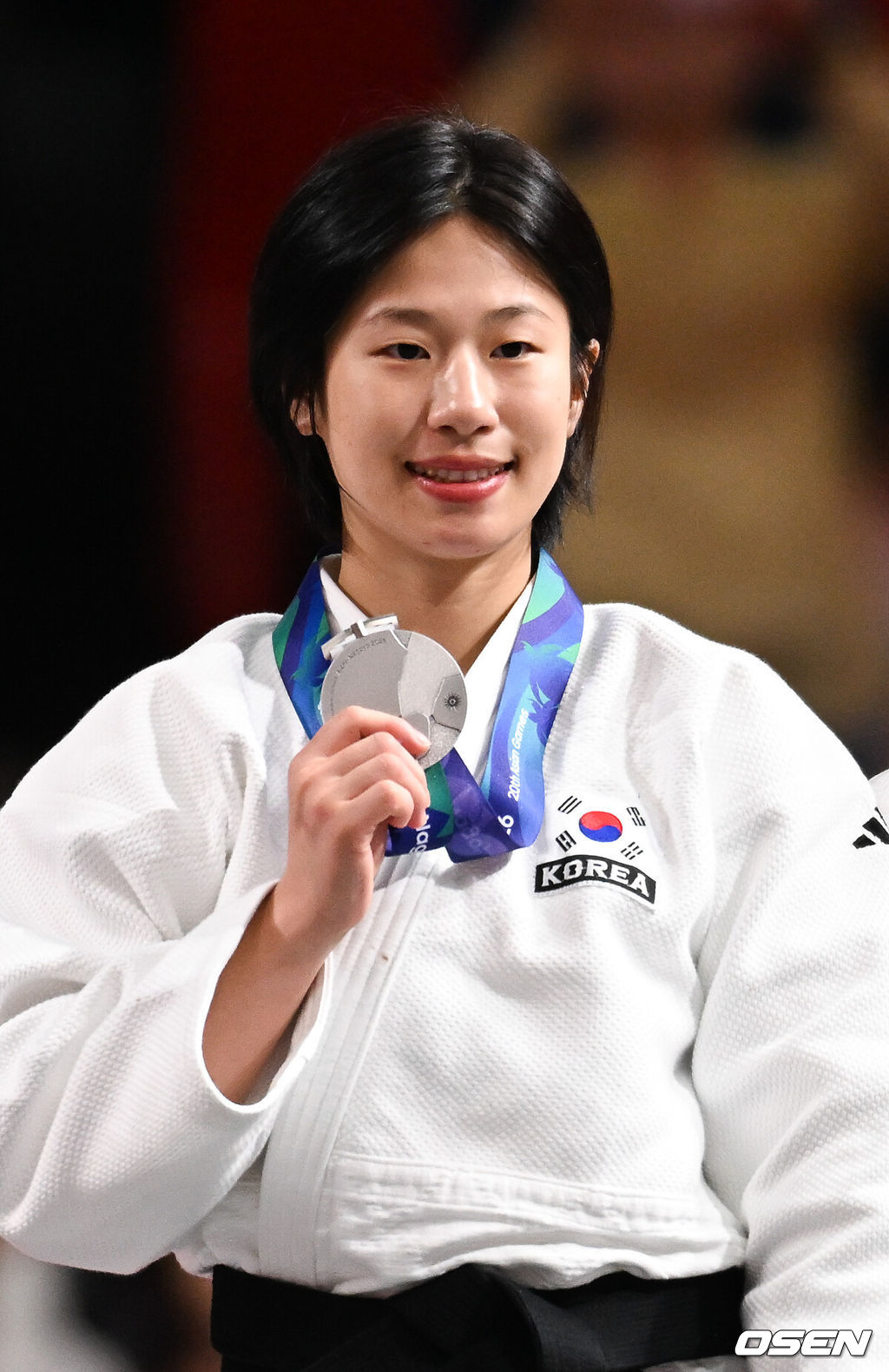  장세윤이 골든스코어 끝에 한국 유도 첫 메달을 땄다.장세윤은 30일 일본 나고야 아이치 인터내셔널 아레나에서 열린 2026년 아이치·나고야 아시안게임 유도 여자 52㎏급 결승에서 시타 카담보예바(우즈베키스탄)에 연장 끝에 세번째 지도를 받으며 반칙패로 졌다.시상식 은메달 리스트 장세윤이 포즈를 취하고 있다. 2026.09.30 /  soul1014@osen.co.kr