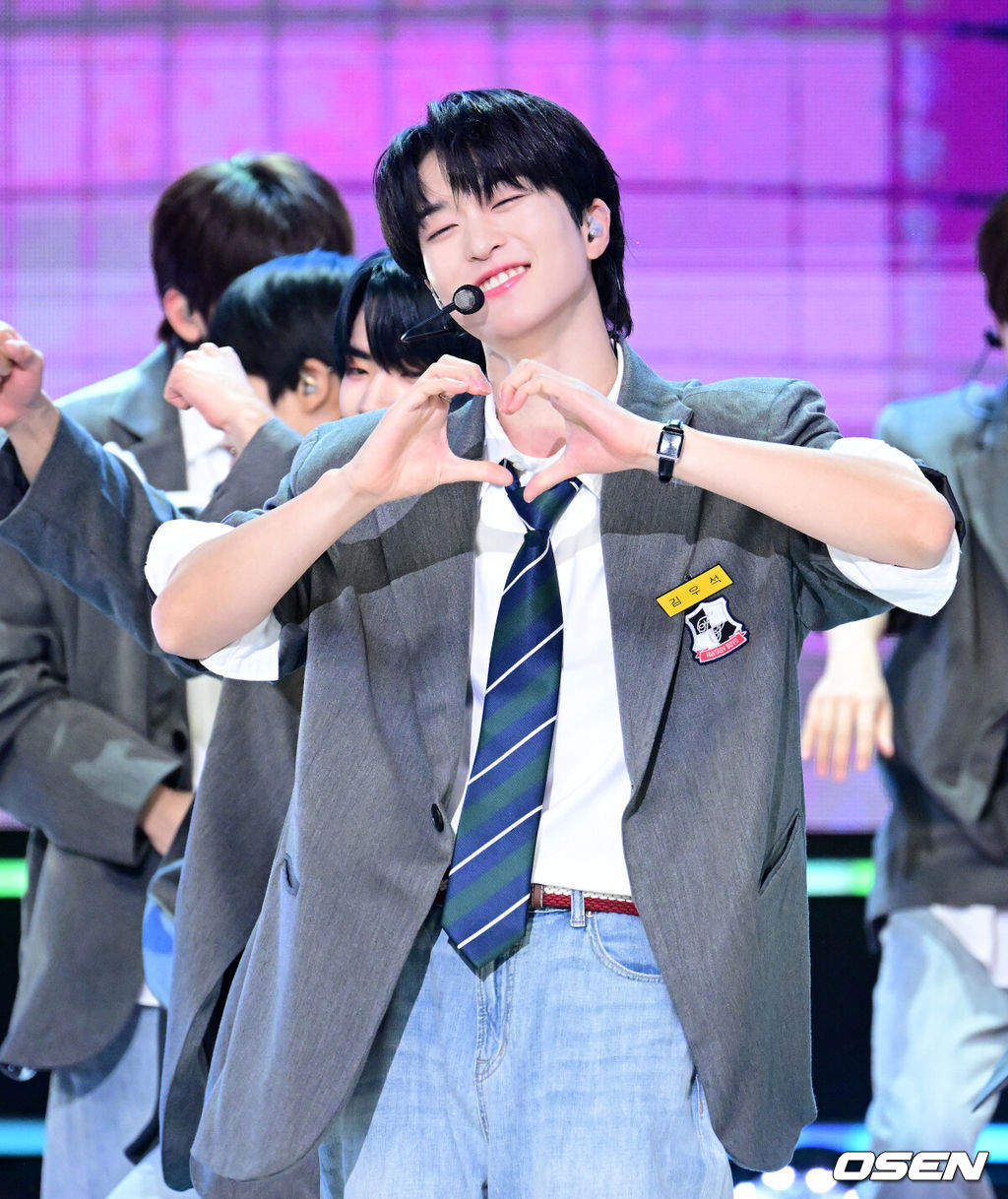 14일 오후 서울 상암동 SBS프리즘타워에서 SBS M ‘THE SHOW(더쇼)’ 생방송이 진행됐다.이날 가수 김우진, 김재환, 나태주, 어센트(ASC2NT), ASMRZ(다나카&닛몰캐쉬), E'LAST(엘라스트), FANTASY BOYS, 키노 (KINO), 리오(LEO), The KingDom, tripleS, TOZ(티오지), 유니코드 (UNICODE), YOUNITE, 82MAJOR 등이 출연했다.가수 판타지보이즈 김우석이 무대를 선보이고 있다. 2024.05.14 /jpnews@osen.co.kr