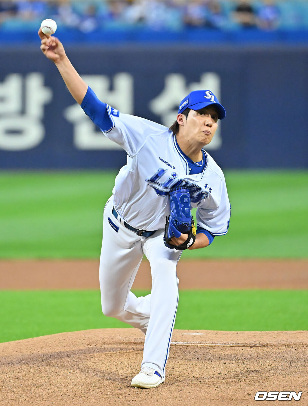 15일 대구삼성라이온즈파크에서 2026 신한 SOL KBO 리그 삼성 라이온즈와 롯데 자이언츠의 경기가 열렸다. 홈팀 삼성은 원태인이, 방문팀 롯데는 박세웅이 선발 출전했다. 삼성 라이온즈 선발 투수 원태인이 역투하고 있다. 2026.09.15 / foto0307@osen.co.kr