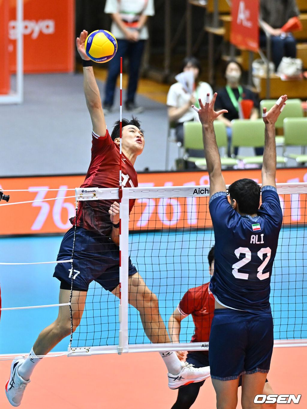  1일 일본 오카자키 중앙종합공원 체육관에서 2026 아이치·나고야 아시안게임 배구 한국과 이란의 8강 경기가 진행됐다.조 2위로 8강 진출에 성공한 한국 대표팀은 8강에서 디펜딩 챔피언 이란을 만나게 됐다.2세트 임동혁이 강타를 날리고 있다.   2026.10.01 /  soul1014@osen.co.kr