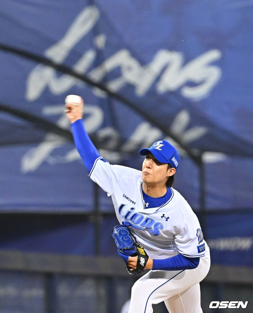 1일 대구삼성라이온즈파크에서 2026 신한 SOL KBO 리그 삼성 라이온즈와 한화 이글스의 경기가 열렸다. 홈팀 삼성은 원태인이, 방문팀 한화는 황준서가 선발 출전했다. 삼성 라이온즈 선발 투수 원태인이 역투하고 있다. 2026.10.01 / foto0307@osen.co.kr